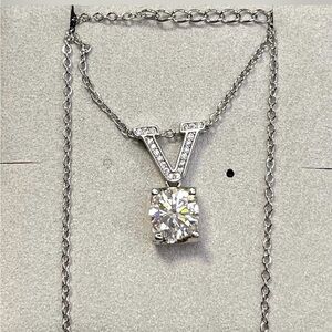 Elegant Silver Necklace with Crystal Pendant